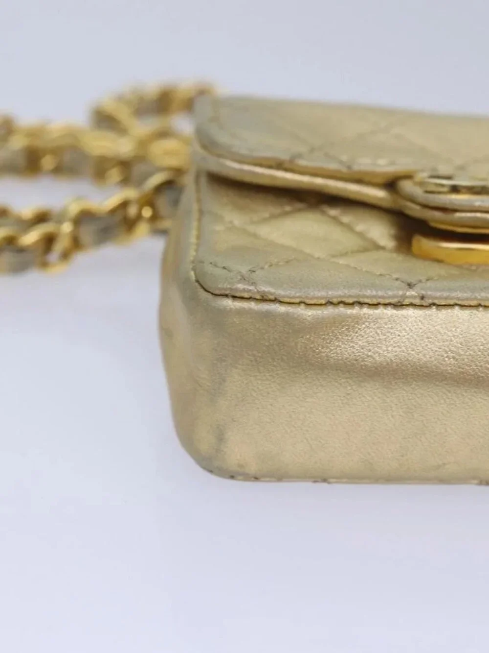 CHANEL brand	chanel color	gold